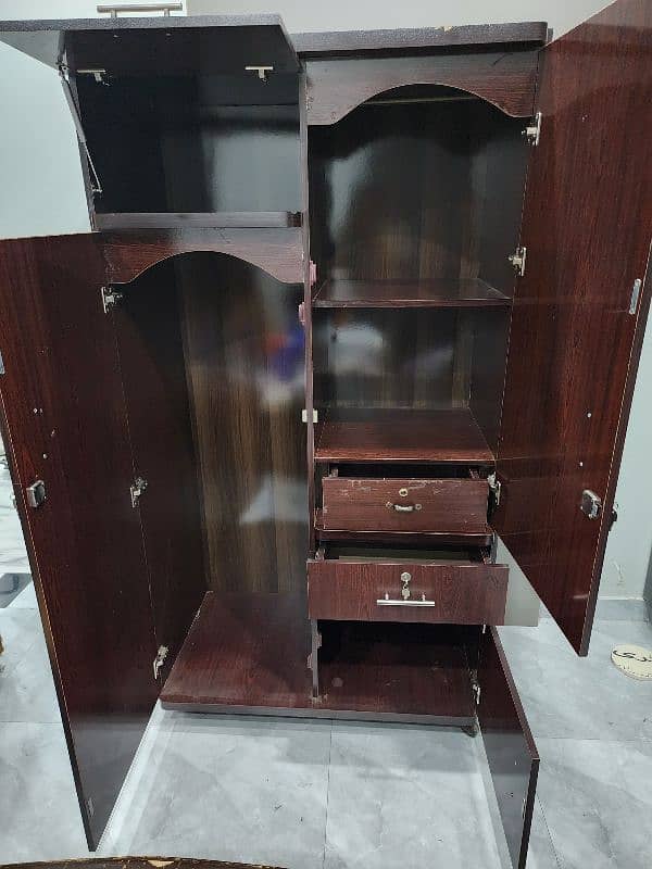 Solid Wooden Wardrobe with Locks & Drawers – Good Condition 2