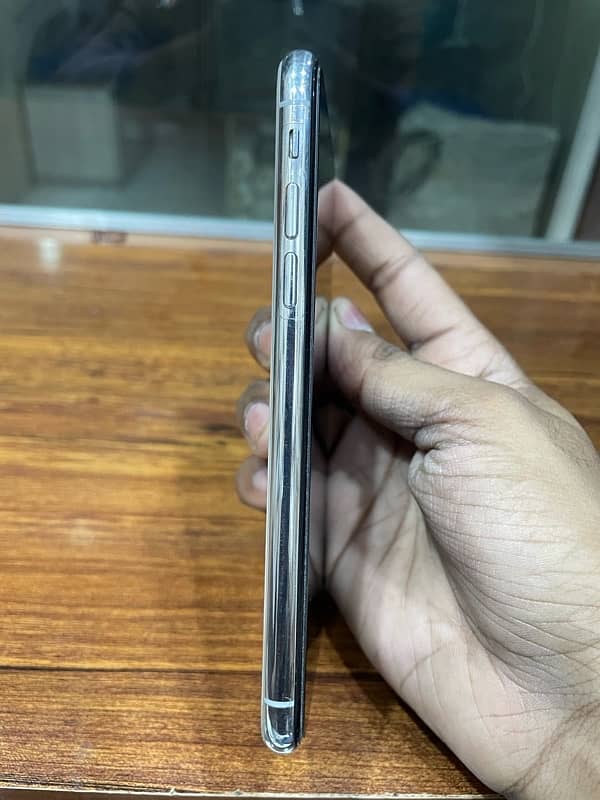 I PHONE X (pta approved ) 5
