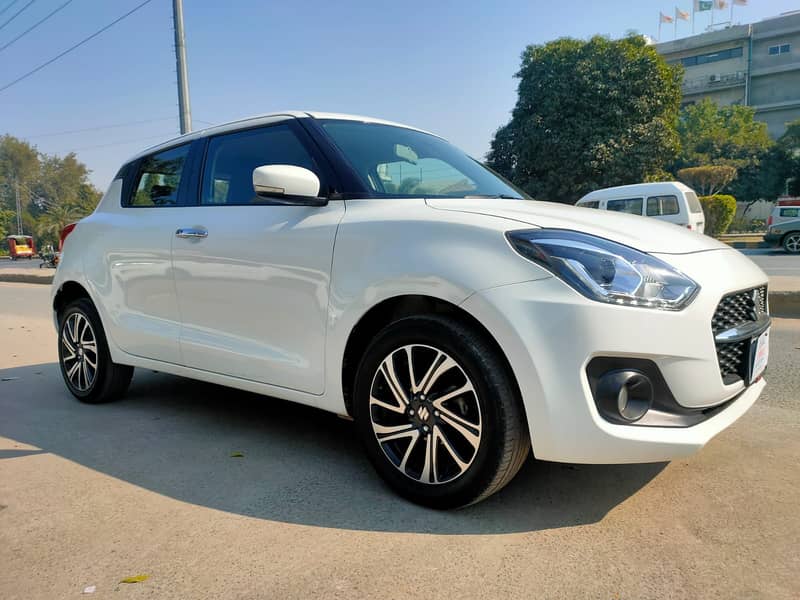 Suzuki Swift GLX CVT 2022 2