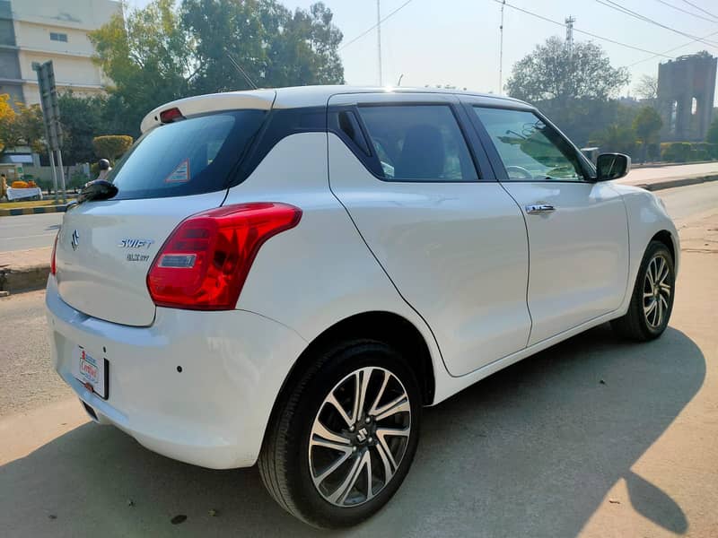 Suzuki Swift GLX CVT 2022 4
