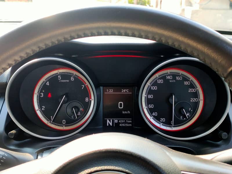 Suzuki Swift GLX CVT 2022 5