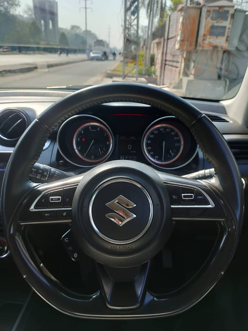 Suzuki Swift GLX CVT 2022 6