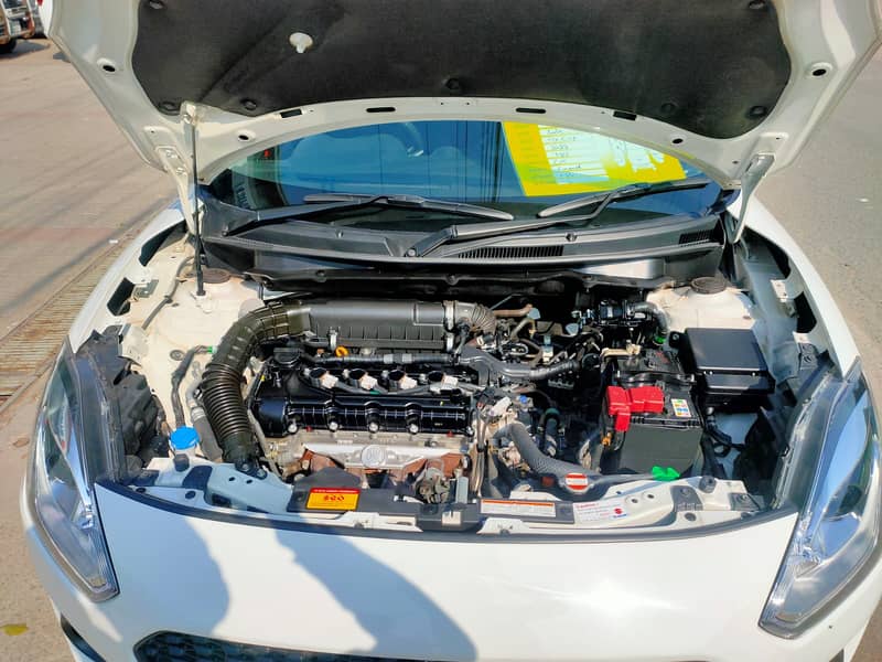 Suzuki Swift GLX CVT 2022 10
