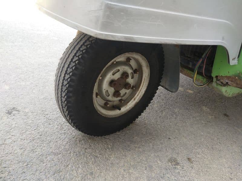 acchi condition mein hai engine ka kam bhi hua hua hai do mah pahle 6