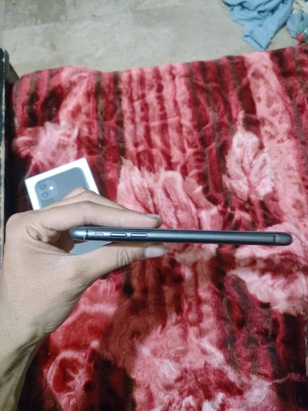 i Phone 11 with Box and accessories Factory Unlocked 5