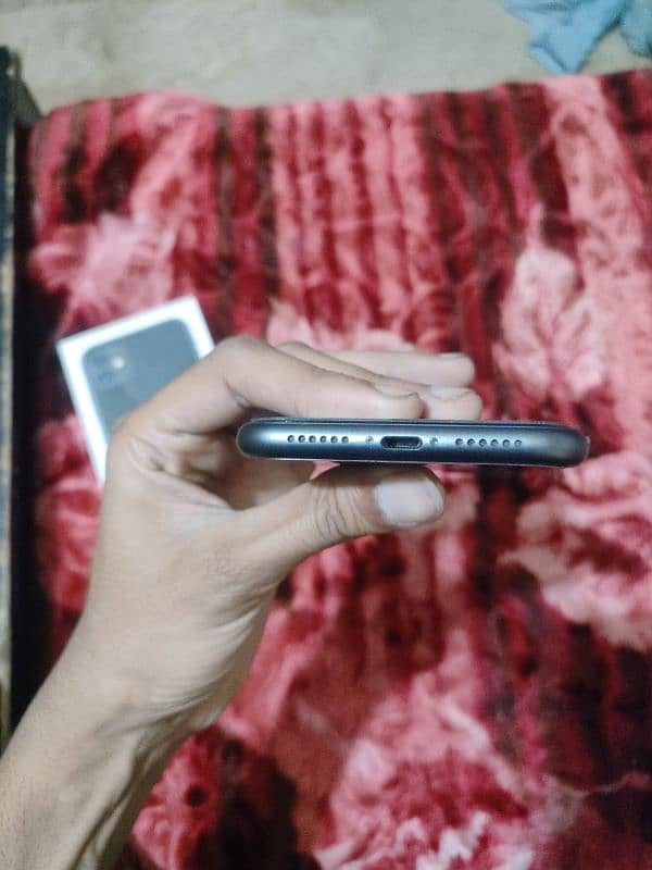 i Phone 11 with Box and accessories Factory Unlocked 6