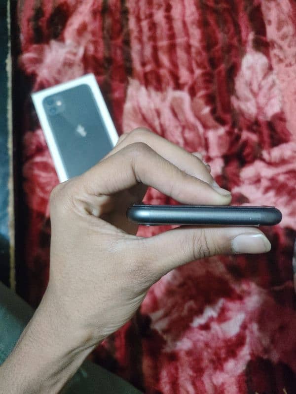 i Phone 11 with Box and accessories Factory Unlocked 8