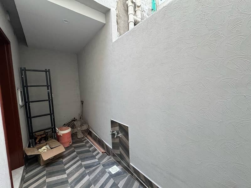 Prime Location 5 Marla House In Bismillah Housing Scheme - Hussain Block Is Available 2