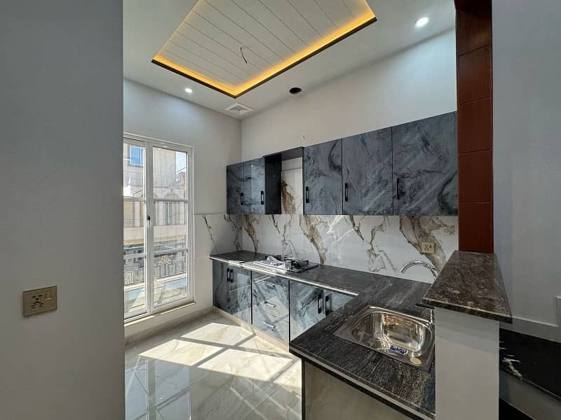 Prime Location 5 Marla House In Bismillah Housing Scheme - Hussain Block Is Available 22