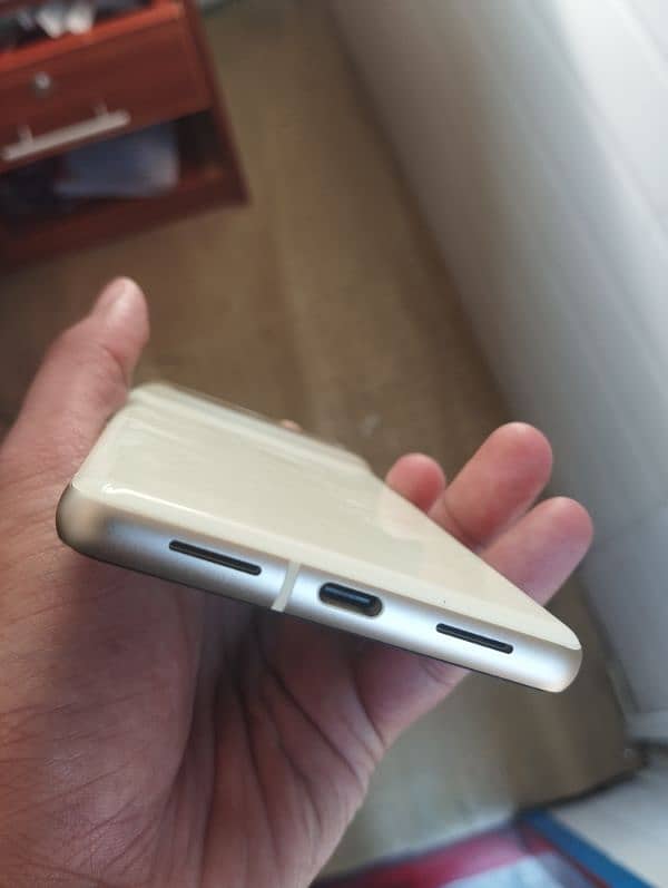 Google Pixel 7 4