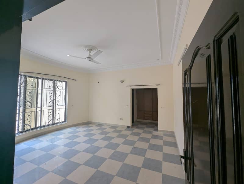 2 KANAL BEAUTIFUL HOUSE AVAILABLE FOR RENT IN NFC 2 1