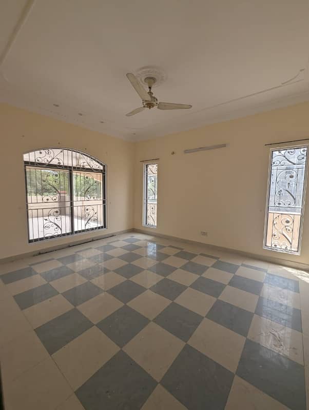 2 KANAL BEAUTIFUL HOUSE AVAILABLE FOR RENT IN NFC 2 4