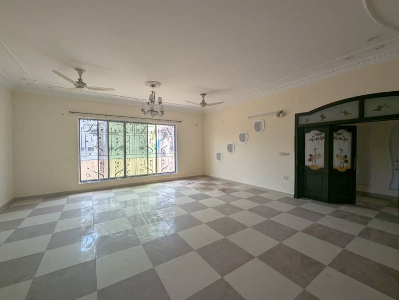 2 KANAL BEAUTIFUL HOUSE AVAILABLE FOR RENT IN NFC 2 7