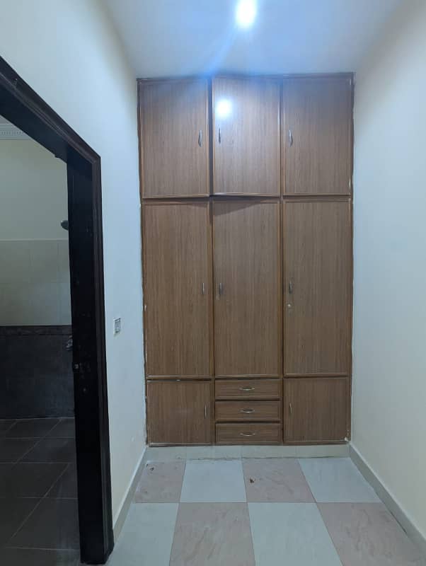 2 KANAL BEAUTIFUL HOUSE AVAILABLE FOR RENT IN NFC 2 8