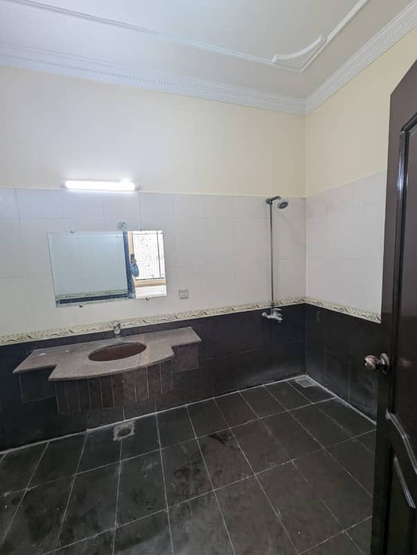 2 KANAL BEAUTIFUL HOUSE AVAILABLE FOR RENT IN NFC 2 9
