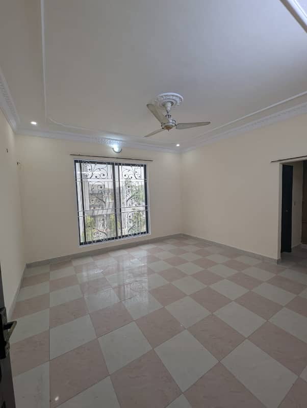 2 KANAL BEAUTIFUL HOUSE AVAILABLE FOR RENT IN NFC 2 10