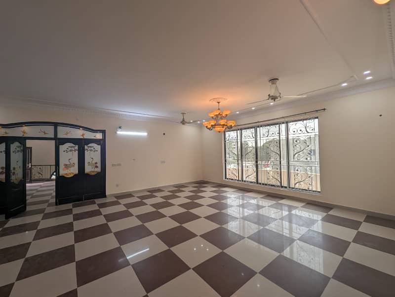 2 KANAL BEAUTIFUL HOUSE AVAILABLE FOR RENT IN NFC 2 11