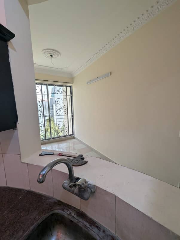 2 KANAL BEAUTIFUL HOUSE AVAILABLE FOR RENT IN NFC 2 12