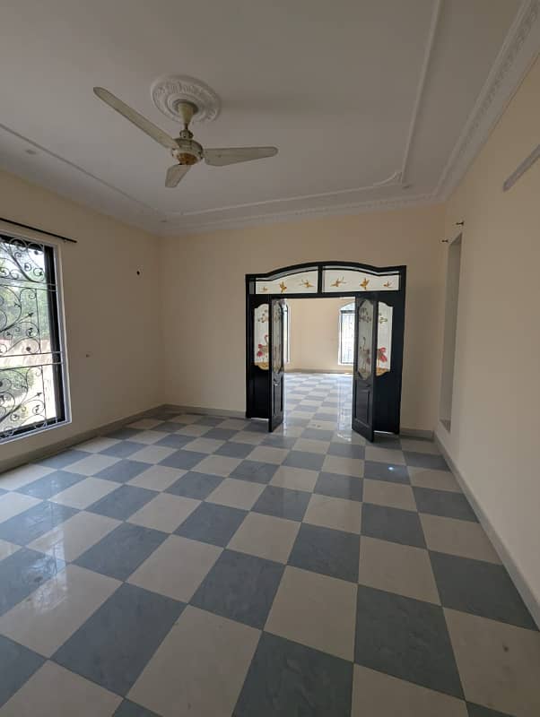 2 KANAL BEAUTIFUL HOUSE AVAILABLE FOR RENT IN NFC 2 16