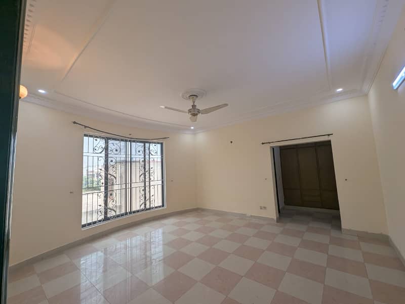 2 KANAL BEAUTIFUL HOUSE AVAILABLE FOR RENT IN NFC 2 18