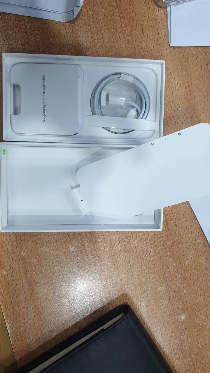 Apple iPhone 13 (10/10 unused NON PTA) 4