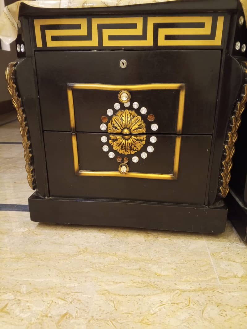 Luxury King Size Bed with side table /Wooden Bed 10