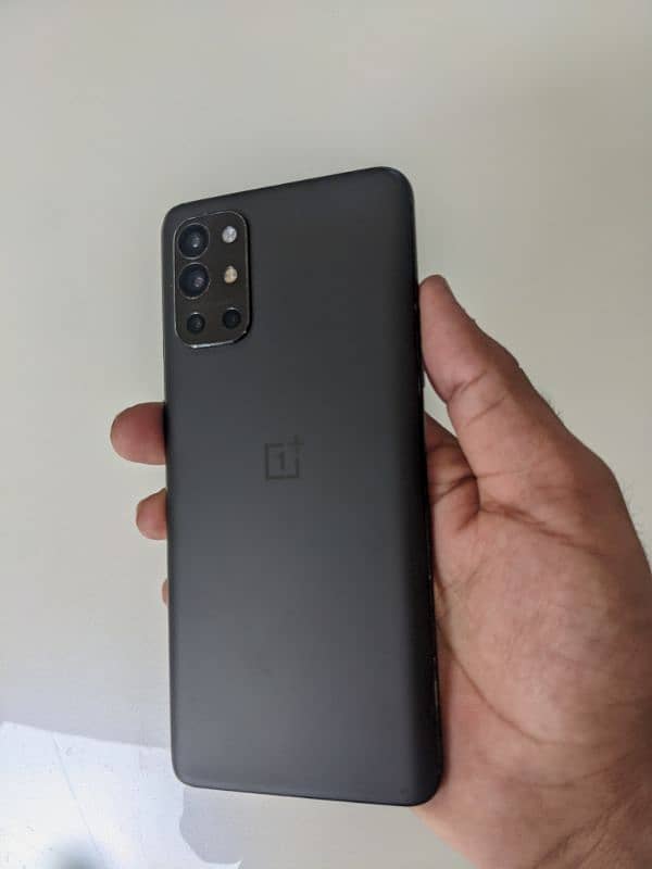 OnePlus 9rGood condition like new 2