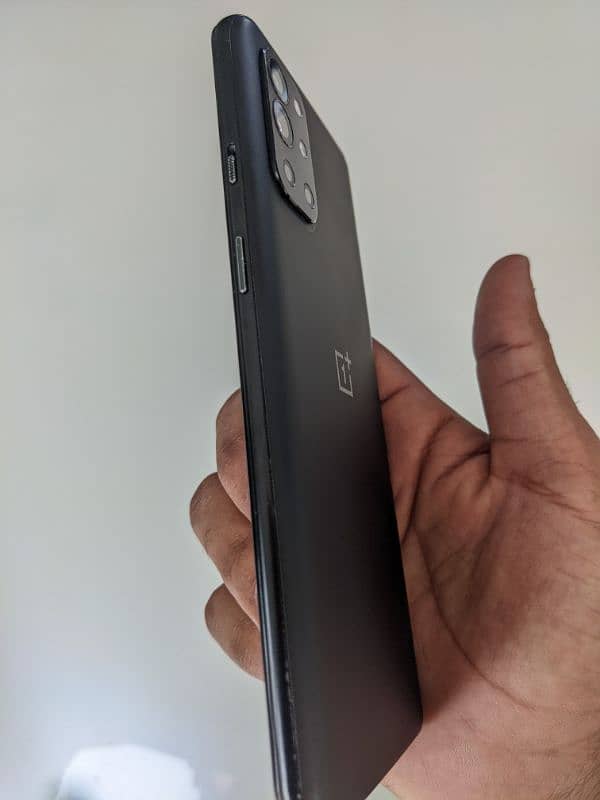OnePlus 9rGood condition like new 3