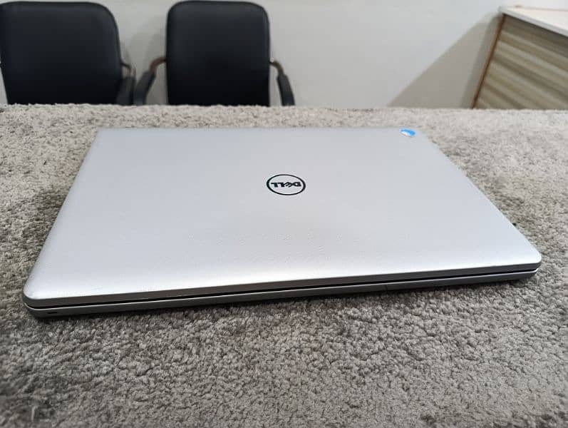Dell Inspirion 17    5759 i7 6th Generation With 4GB Dedicated GPU 9