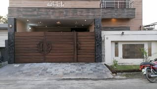 Prime Location Satiana Road House For Sale Sized 10 Marla