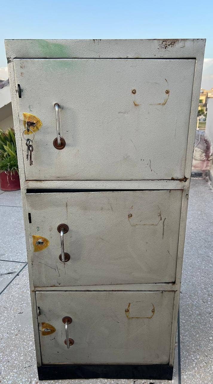 Locker 3-Drawers available for Immediate sale 1