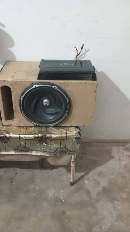 Amplifier with woofer 1