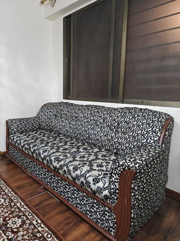 7 seater sofa set with table for sale 0