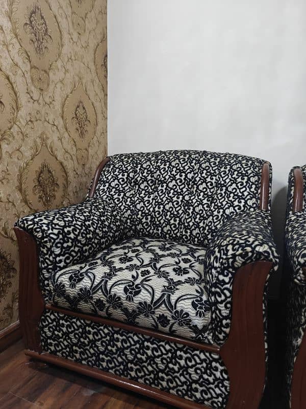 7 seater sofa set with table for sale 1