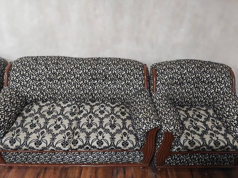 7 seater sofa set with table for sale 3