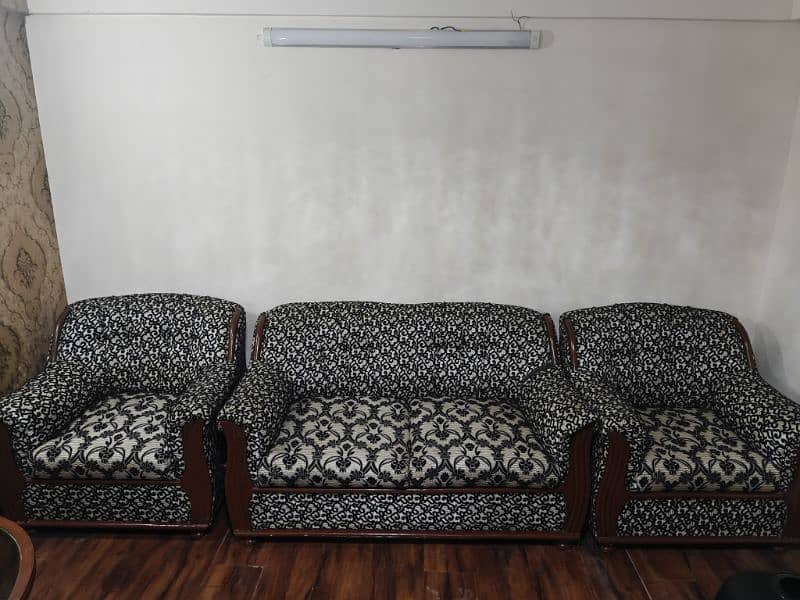7 seater sofa set with table for sale 6