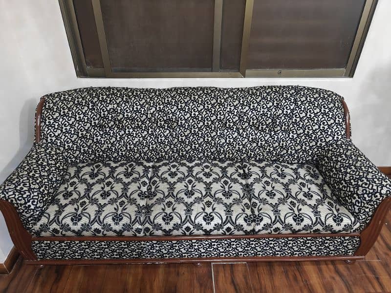 7 seater sofa set with table for sale 9