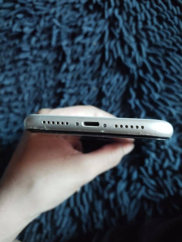 Iphone 11 Waterpack Non PTA 128gb Factory Unlock 75% Battery Health 4