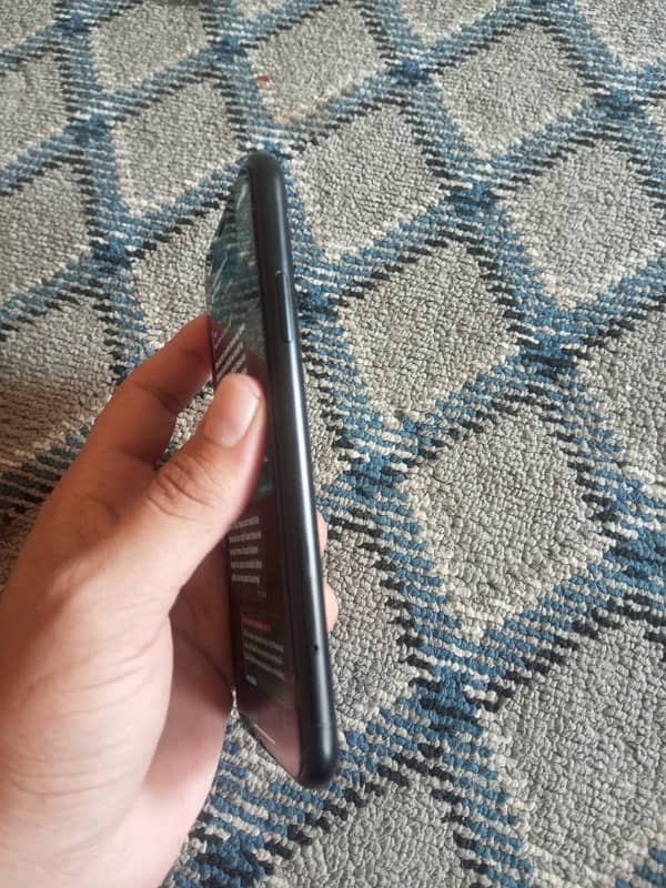 iPhone XR waterproof 1