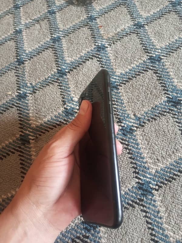 iPhone XR waterproof 3