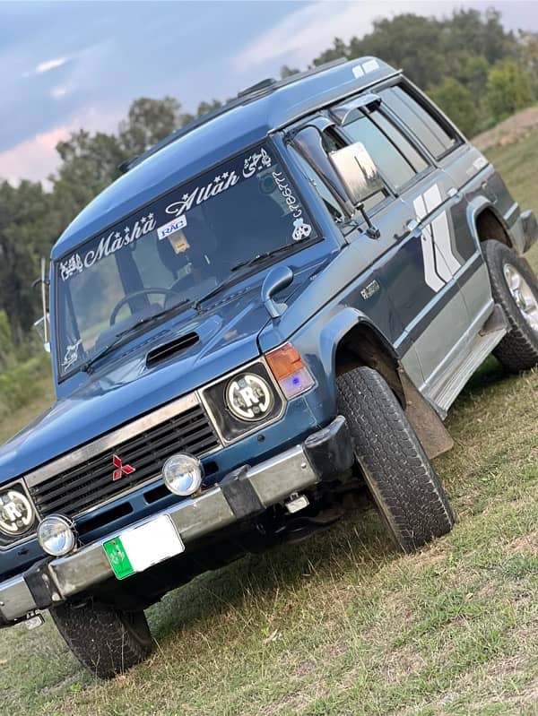 Mitsubishi Pajero 1989 1