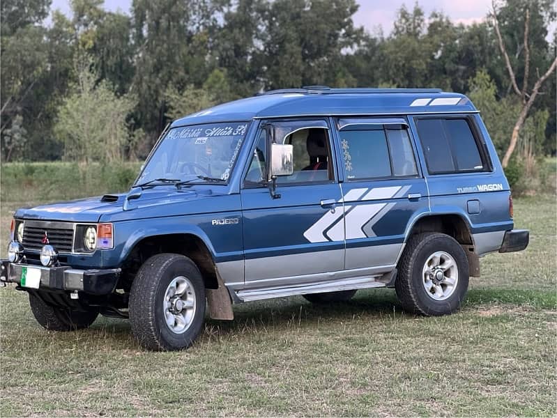 Mitsubishi Pajero 1989 2
