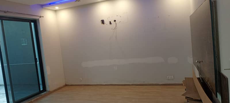 8 MARLA UPPER PORTION AVAILABLE FOR RENT IN DHA RAHBER 11 8