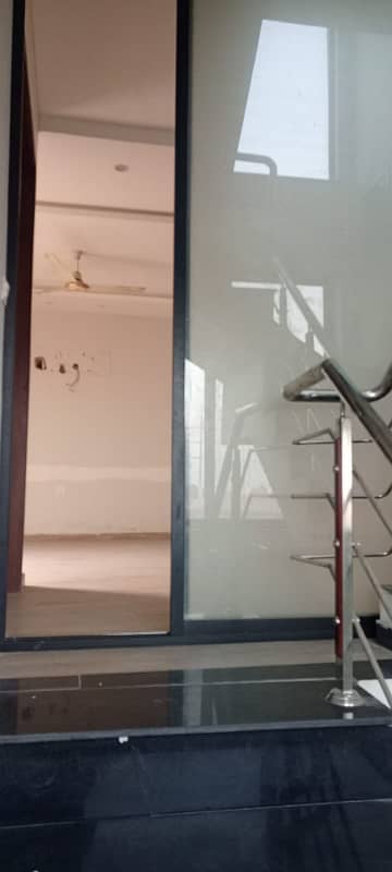 8 MARLA UPPER PORTION AVAILABLE FOR RENT IN DHA RAHBER 11 9