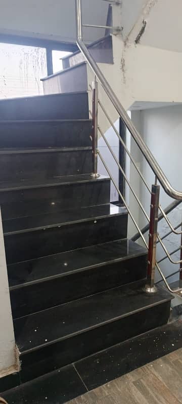 8 MARLA UPPER PORTION AVAILABLE FOR RENT IN DHA RAHBER 11 10