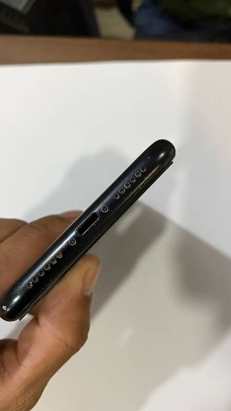 Iphone XR 64 gb pta approved 4