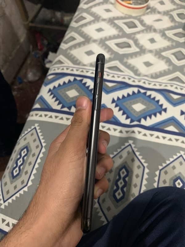 iP 11 pro max 256 4