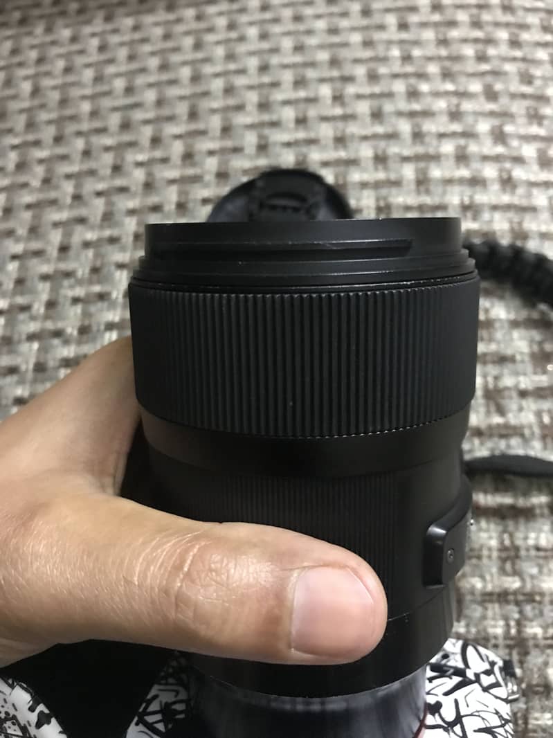Sigma 35mm 1.4 lense E Mount Sony condition glass 10/10 no scratch 2