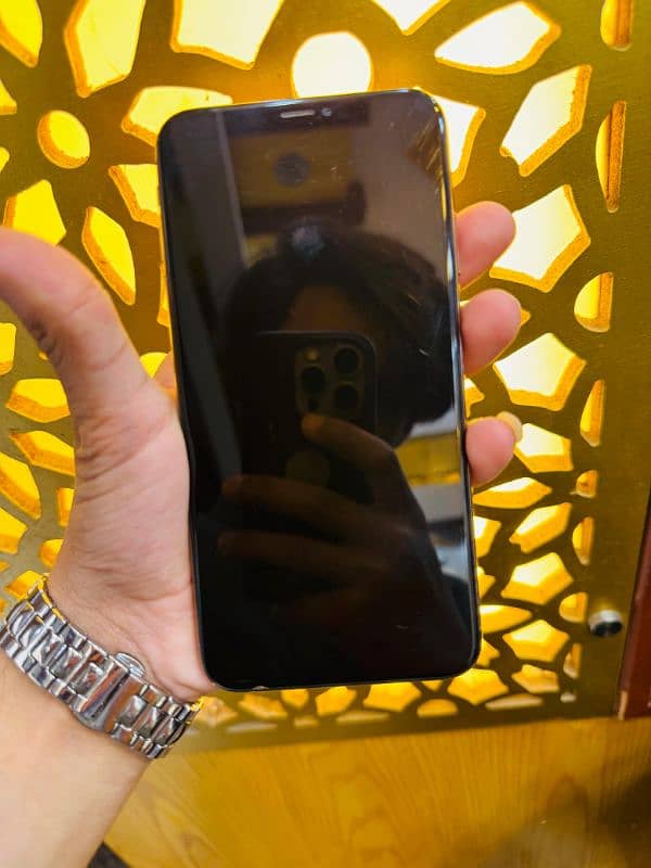 iPhone Xs Max 2