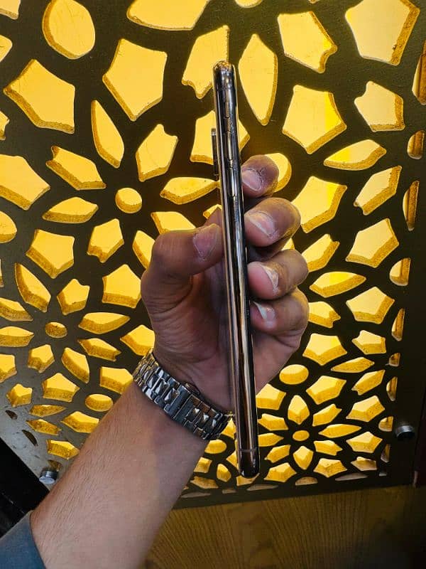 iPhone Xs Max 3